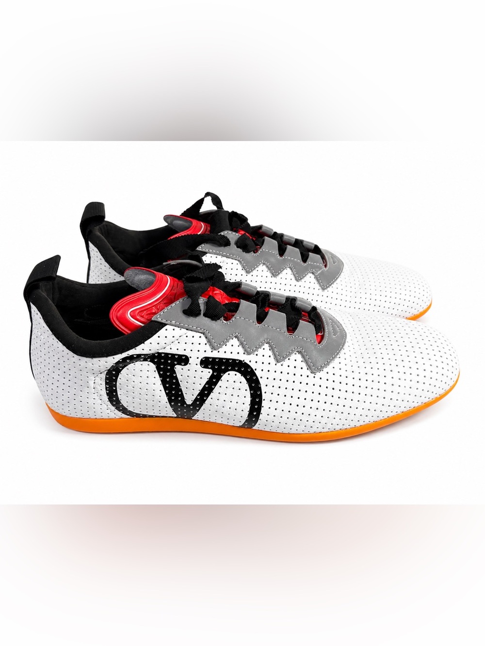 Valentino Garavani Chromathon VLogo Perforated Leather Sneakers EU39 NWB Dustbag